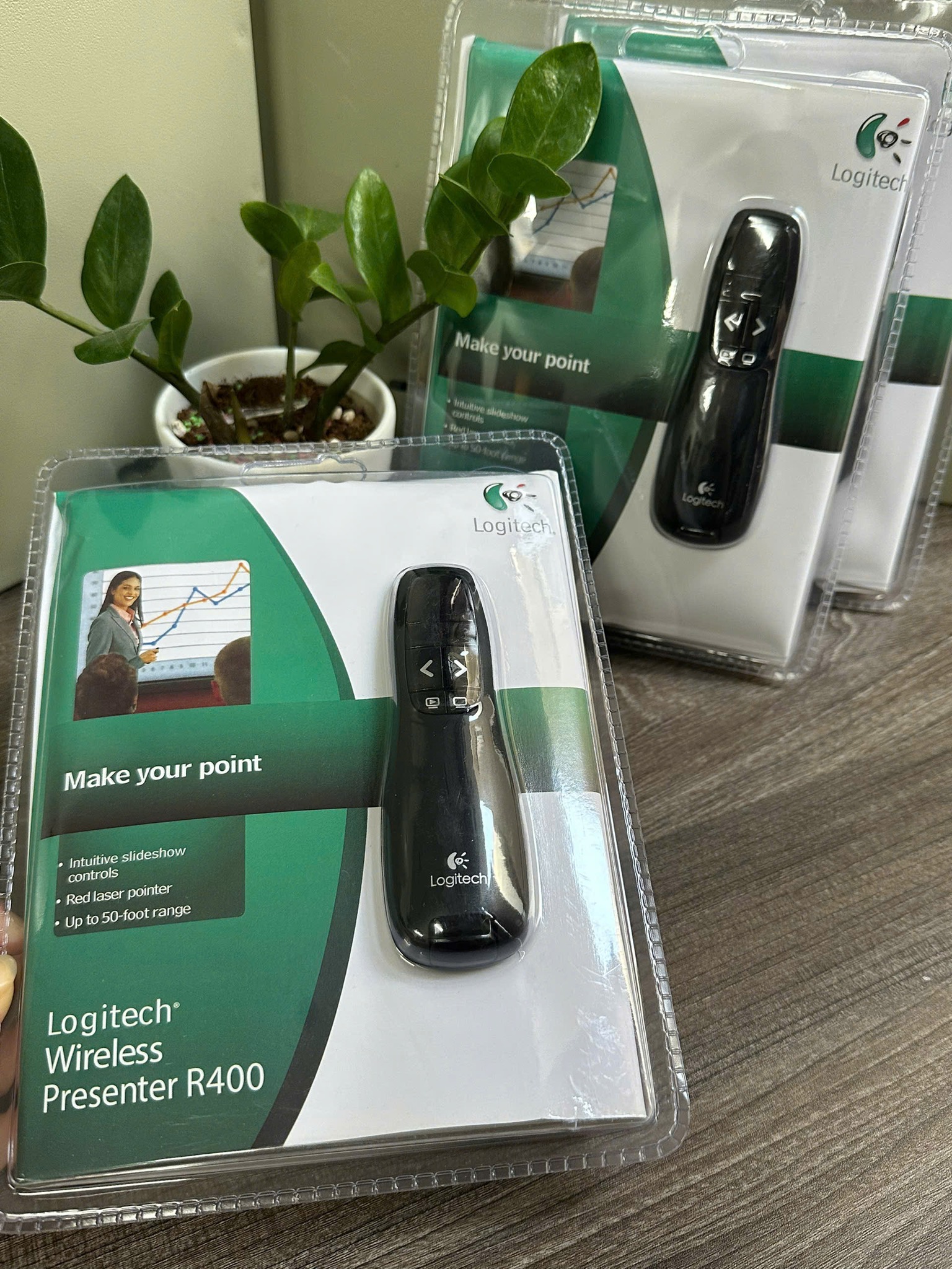 lắp đặt camera uy tín tại Đắk Lắk BÚT TRÌNH CHIẾU LOGITECH R400