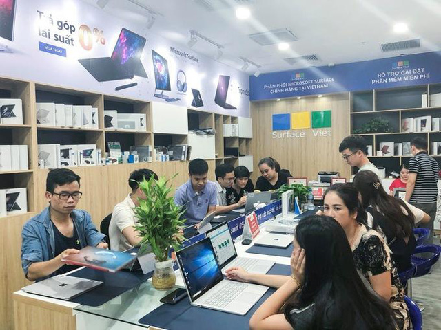 Vì sao laptop lai Surface Việt được giới yêu công nghệ tin tưởng và đánh giá cao | Tấn Phát AD