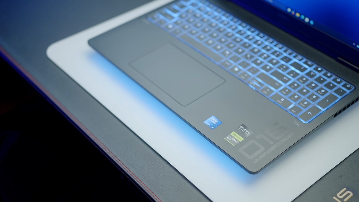 Đánh giá HP Omen Max 16 (2025) – Laptop gaming siêu mạnh với RTX 5090 và Intel Gen mới 3 review danh gia hp omen max 16 03