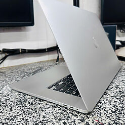 macbook pro 2019 i7 2