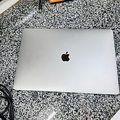 macbook pro 2019 i7 4
