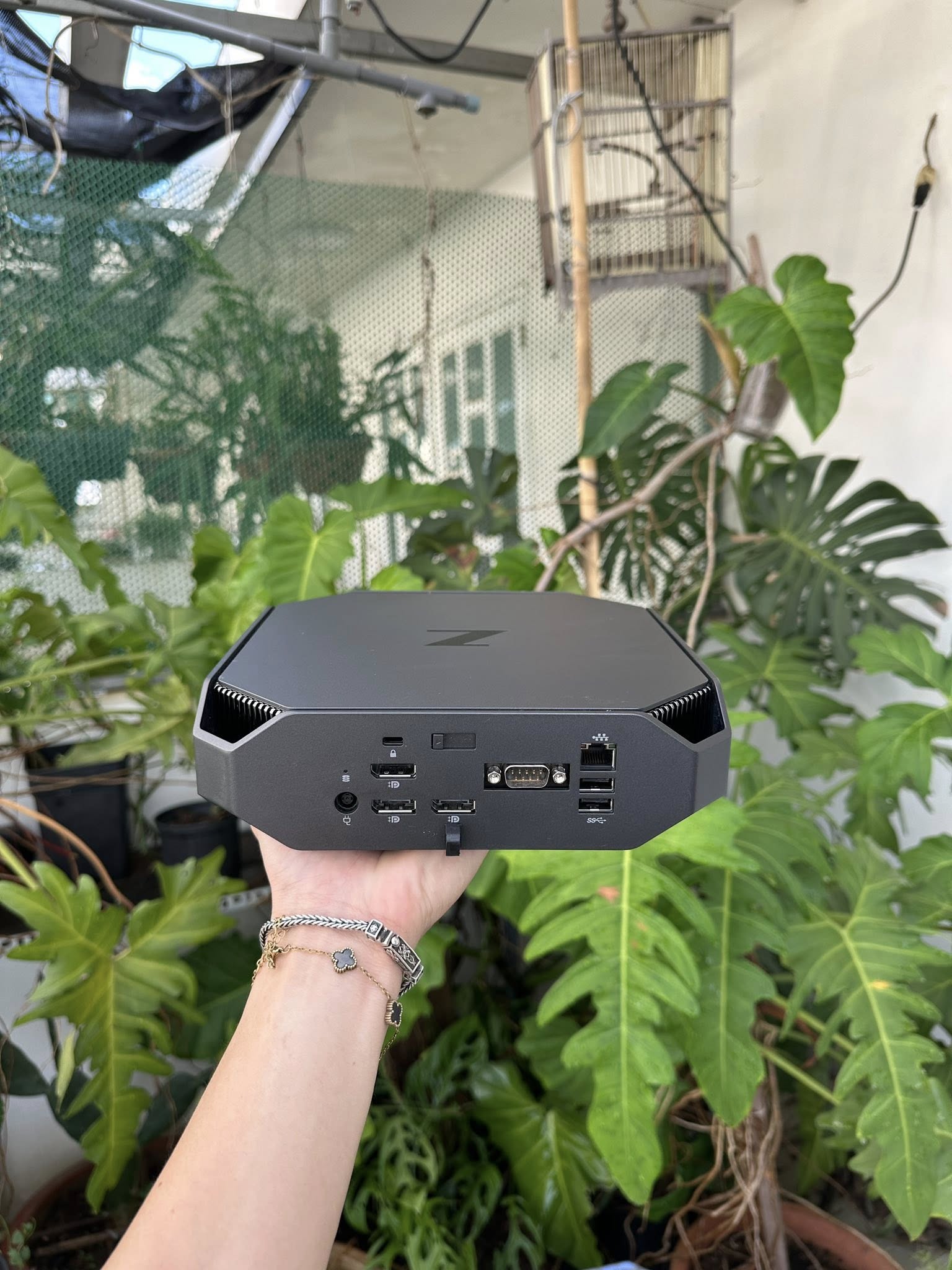 lắp đặt camera uy tín tại Đắk Lắk HP Z2 Mini G3 Workstation – Xeon E3-1280v5 | RAM 16GB | NVMe 256GB | VGA M620 2GB | WiFi | Bluetooth