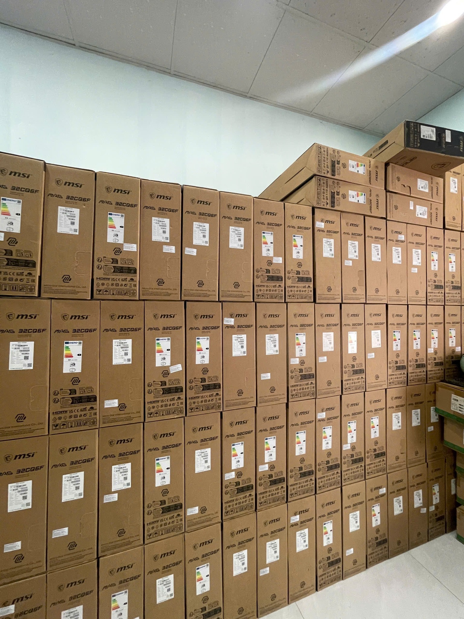 lắp đặt camera uy tín tại Đắk Lắk MSI MAG 32CQ6F