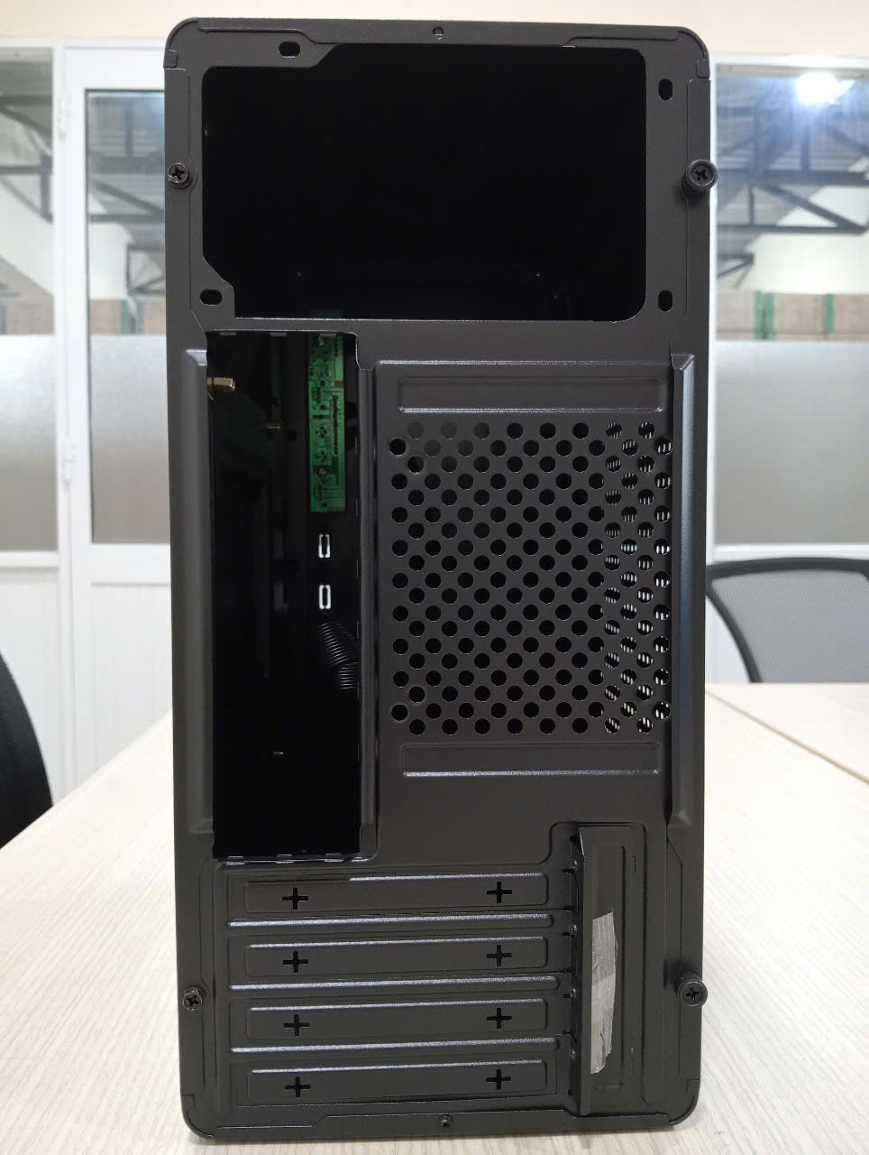 lắp đặt camera uy tín tại Đắk Lắk CASE VĂN PHÒNG Emaster E6551 E6555