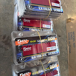 Bộ nhớ trong máy tính để bàn Ram DATO DDR4 16GB 3200Mhz Extreme Series