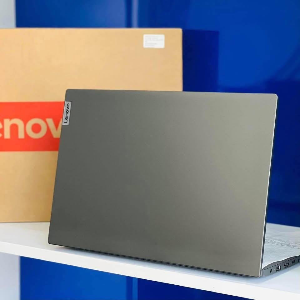 Laptop Lenovo V15 Ryzen 5 5500U, 16GB, SSD 1TB
