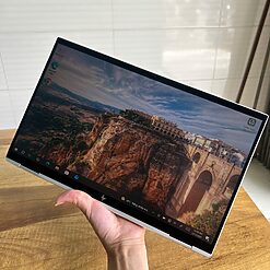 Máy tính xách tay HP 15-fc0196nia