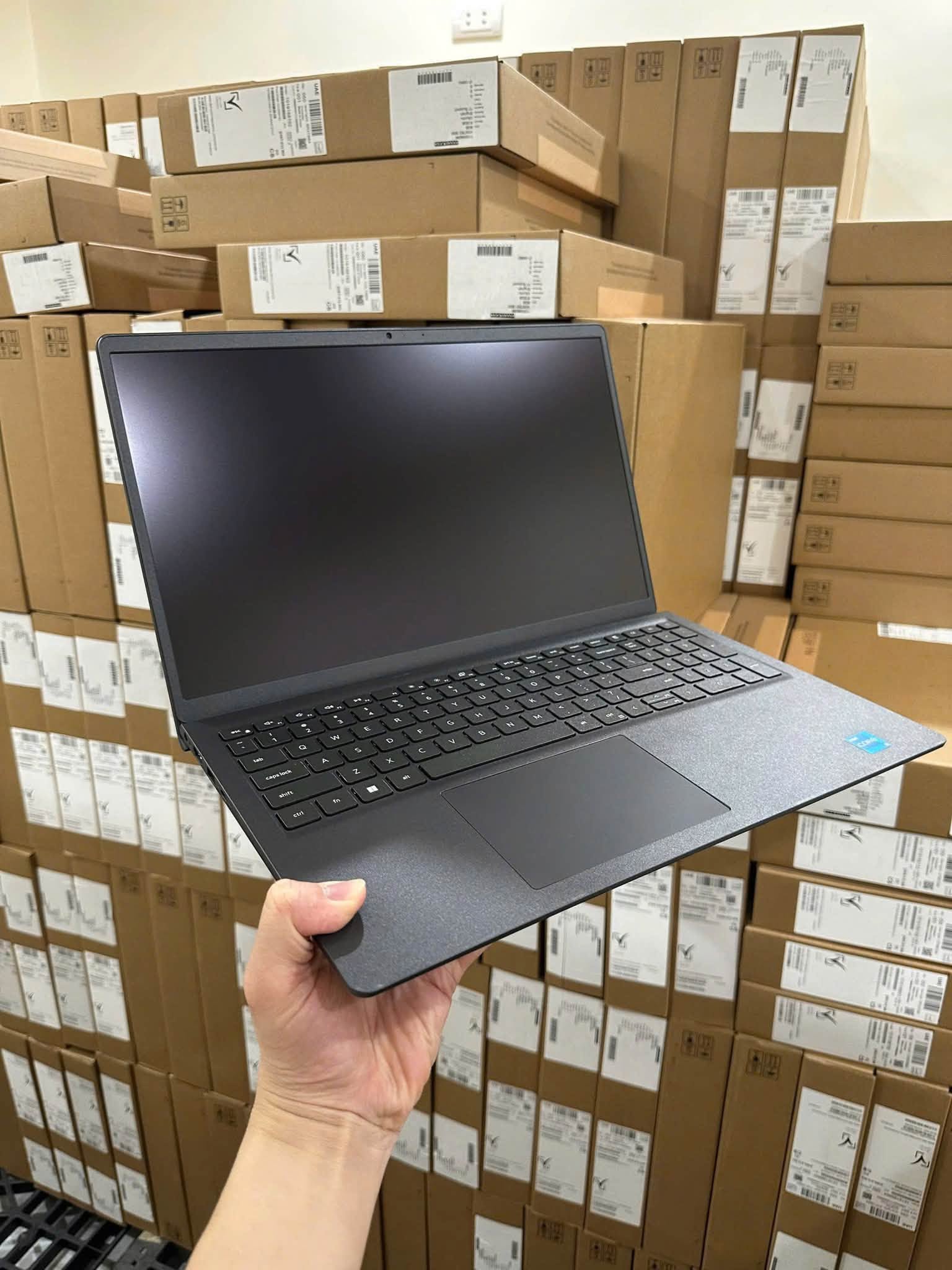 Laptop Dell Pro 15 Essential PV15250 Core 3 100U 8GB 512GB FHD 120Hz  bảo hành 12 Tháng