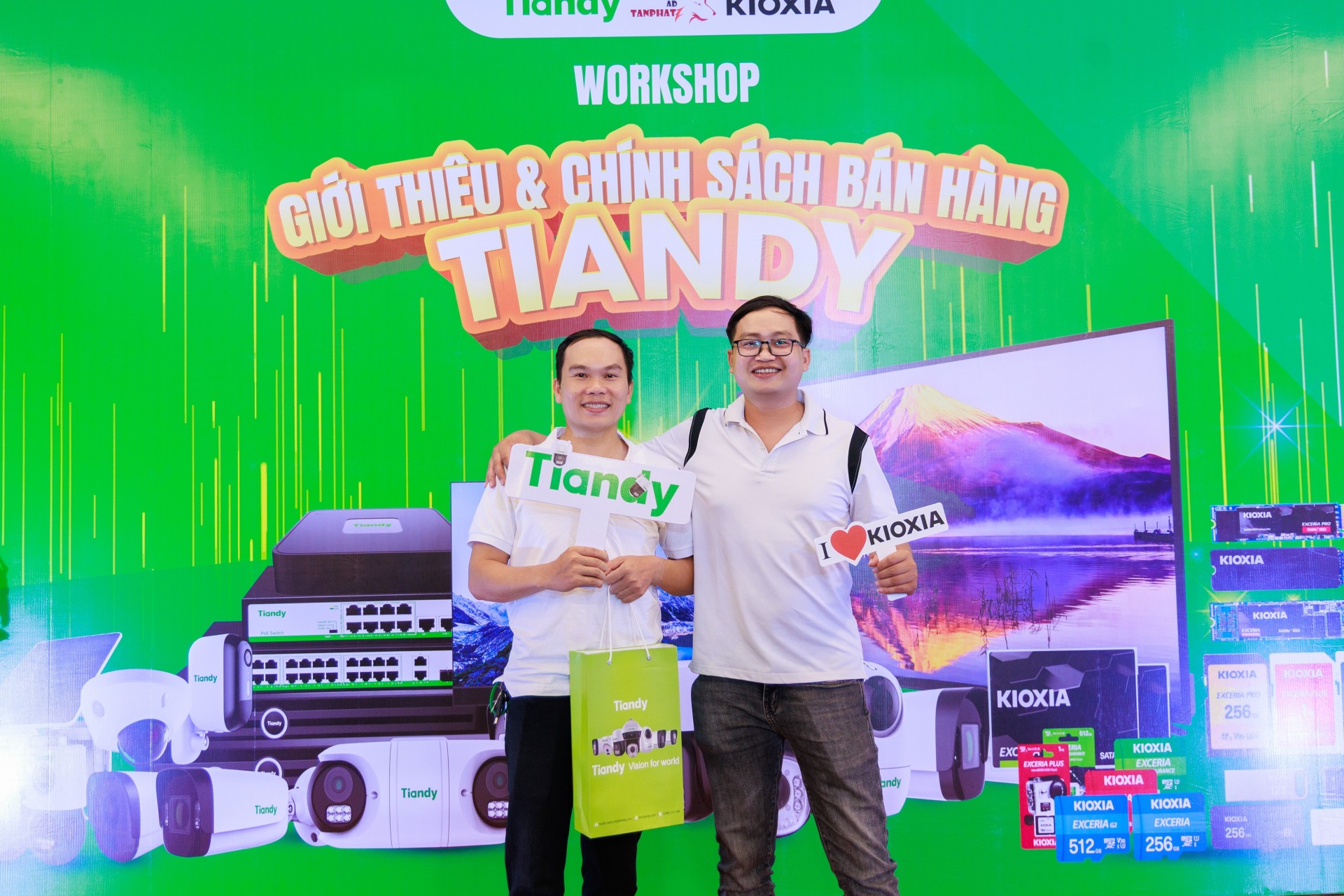 Tấn Phát AD phối hợp Tiandy tổ chức workshop “Giới thiệu & Chính sách bán hàng Tiandy” tại Đắk Lắk 7 Quà tặng là Camera IP 4MP TIANDY TC-C34QN